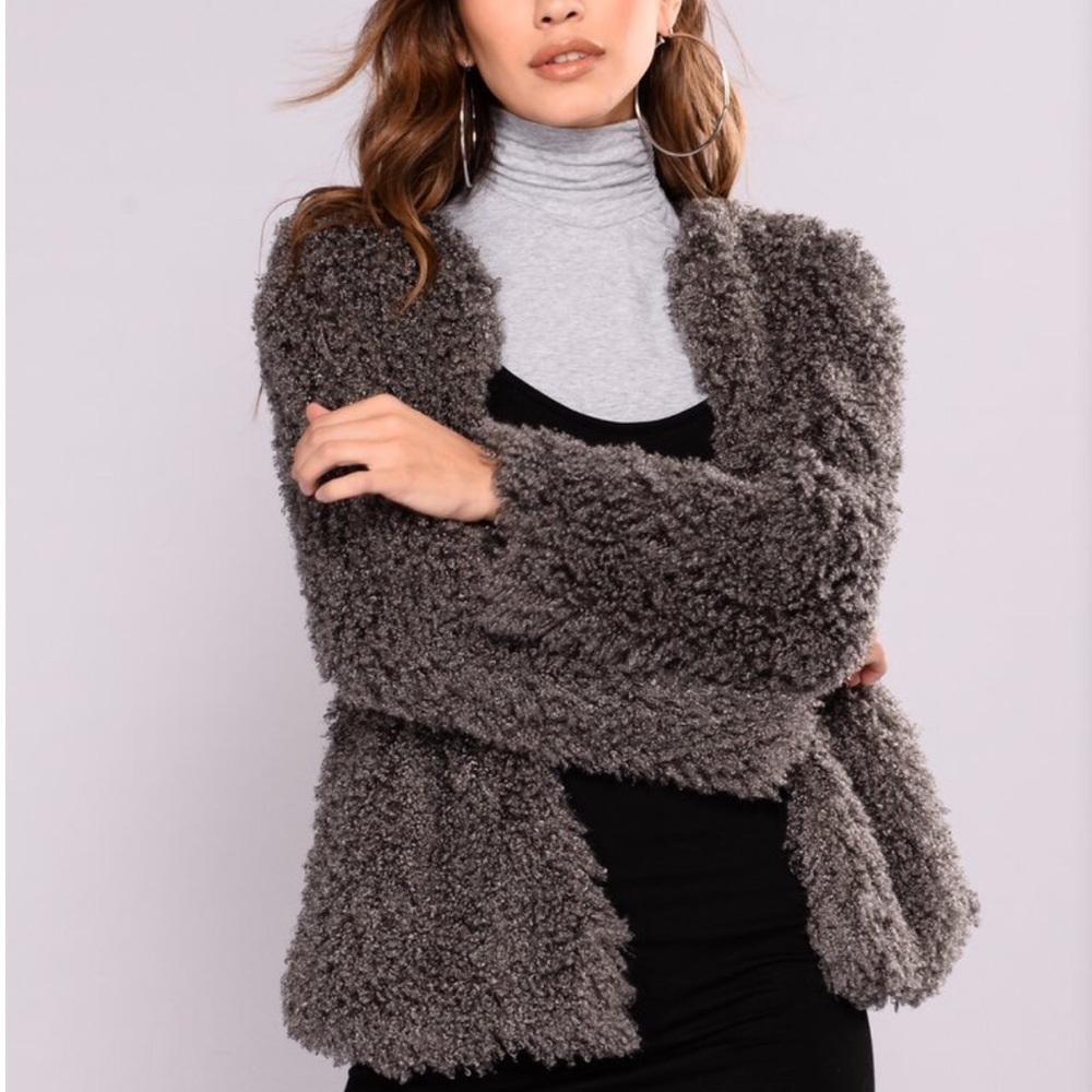 SUPER CUTE NEVER WORN Fuzzy Coat